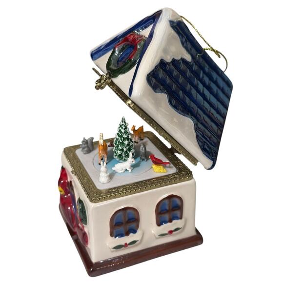 2011 MR CHRISTMAS PORCELAIN MUSIC HINGED HOUSE ORNAMENT MOVING CRITTERS INSIDE - Picture 3 of 8